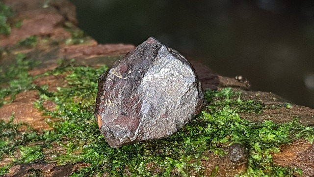 L'oxydation du manganèse (Mn) par l'ozone (O₃) est un processus chimique dans lequel le manganèse change d'état d'oxydation en présence d'ozone