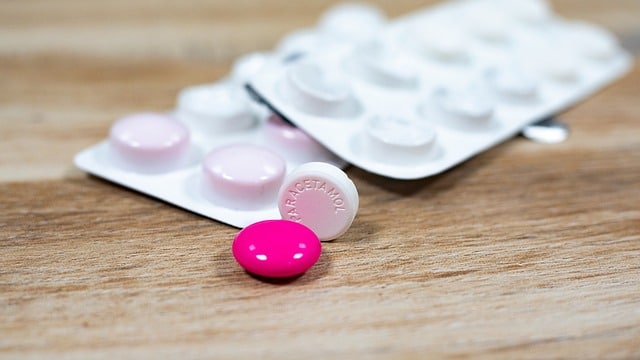 La présence de contaminants organiques dans les eaux usées, tels que l'ibuprofène (un anti-inflammatoire non stéroïdien largement utilisé) et l'acide humique (un composé organique naturel), pose un défi environnemental majeur